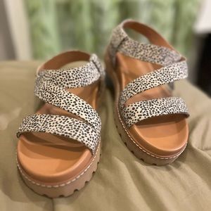 Leopard/Cheeta-like print Sandals